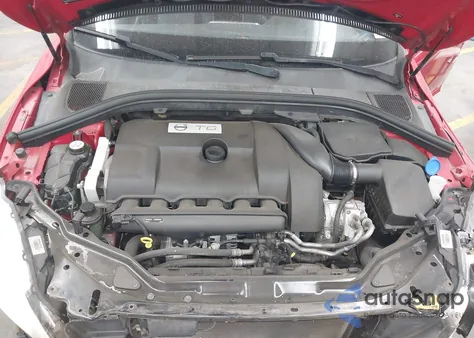 2015 Volvo Xc60 T6 R-Design Platinum z USA, uszkodzony, nr VIN YV4902RS9F2734539